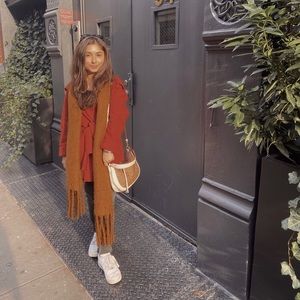 Meet your Posher, Sabrina